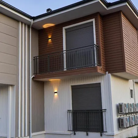 Nest Park * Side